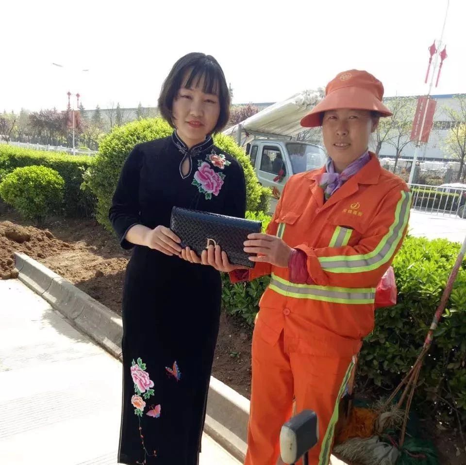 环卫工人拾金不昧  平凡中传递正能量